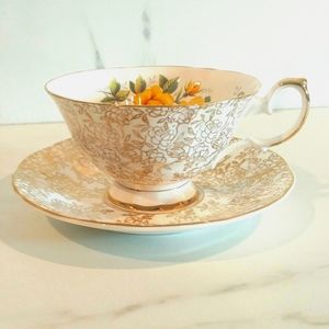 Staffordshire England Elizabethan Fine Bone China Hand Decorated Tea Cup Saucer